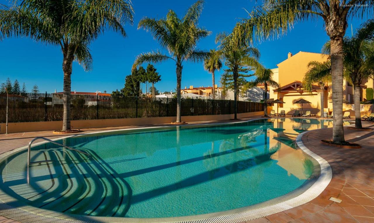 Luzbay Pool Apartments Exteriör bild